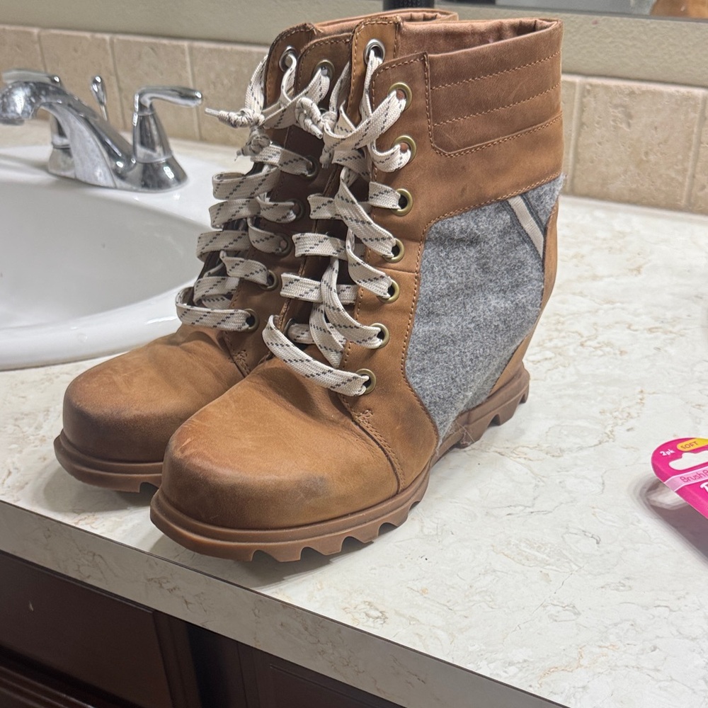 Women's sorel Tan Leather Combat Boots with Gray Textile Panels